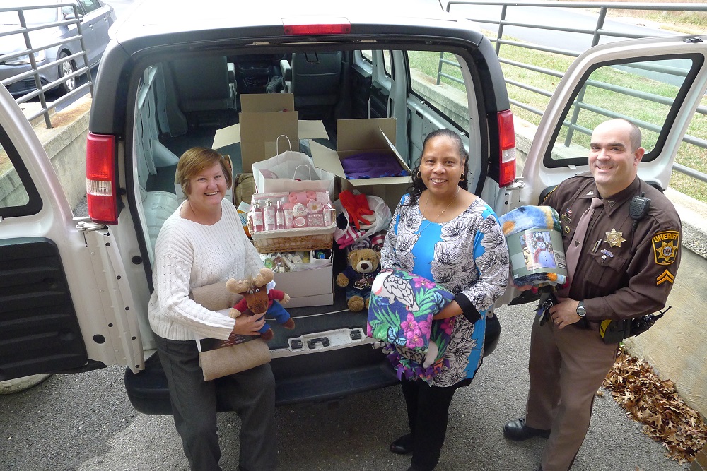 CCSO donates blankets to LifeStyles, Inc.